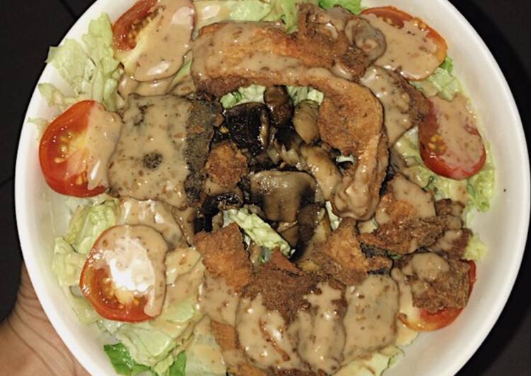 Resep Crispy Salmon Skin Salad with Sauteed Mushroom yang Enak Banget