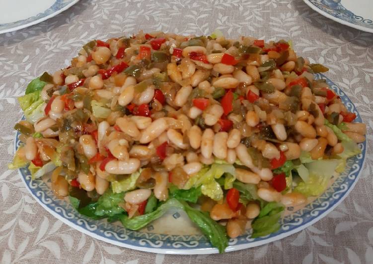 Ensalada con verdura y judías blancas