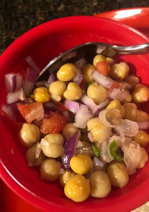 A picture of White chickpea salad.