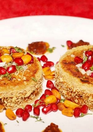 A picture of Dabeli Sandwich.