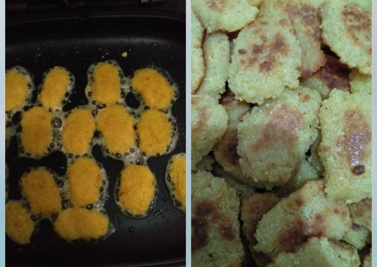 Langkah Mudah untuk Menyiapkan Cheese almond cookies keto, Lezat
