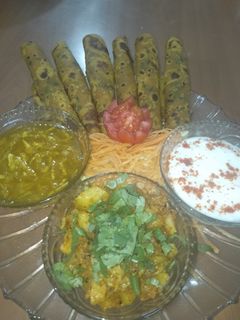 મેથી ની ભાજી ના થેપલા (Methi Bhaji Thepla Recipe In Gujarati) રેસીપી મુખ્ય ફોટો