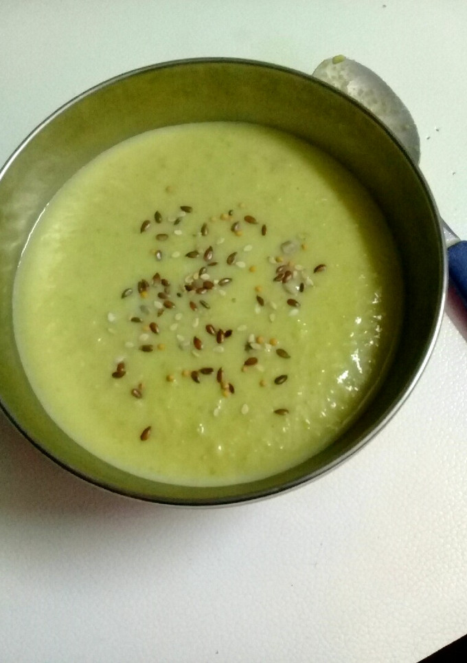 Una foto de Sopa crema de arvejas y batata🍁
