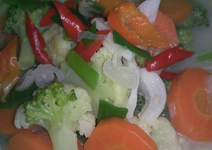 Resep Wortel brokoli bunga kol kuah santan simpel cemplang cemplung, Enak