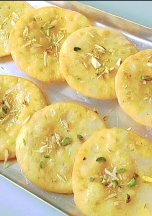 खस्ता मीठी मठरी (khasta mithi mathri recipe in Hindi) रेसिपी मुख्य फोटो