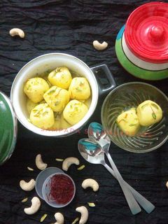 केशर रसगुल्ला (KESAR RASGULLA RECIPE IN MARATHI) रेसिपी चे मुख्य फोटो