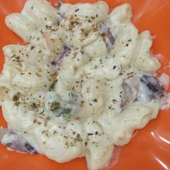 A picture of Cheesy White Sauce Pasta.