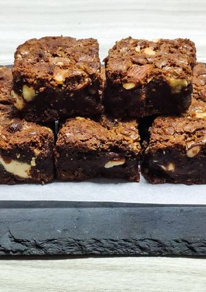 Φωτογραφία της συνταγής Brownies με κομμάτια λευκής σοκολάτας και αμύγδαλα