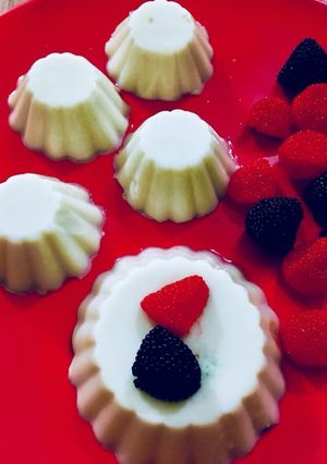 A picture of Vanilla milk jellies.