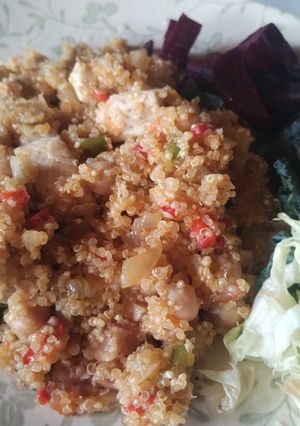 Una foto de Ensalada tibia de quinoa, pollo y panceta