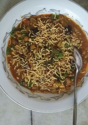 रगडा - पॅटिस रेसिपी चे मुख्य फोटो 