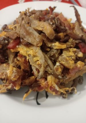 Una foto de Revuelto de setas con bacon y huevos