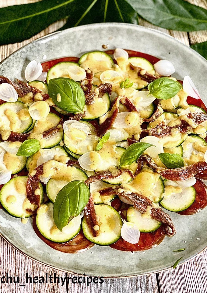 Una foto de Carpaccio de calabacín y anchoas