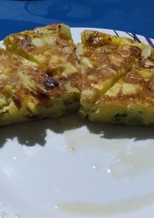 Una foto de Tortilla de papas y zucchini