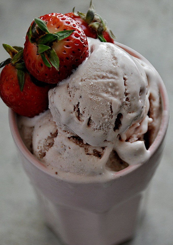 Una foto de Helado de fresa