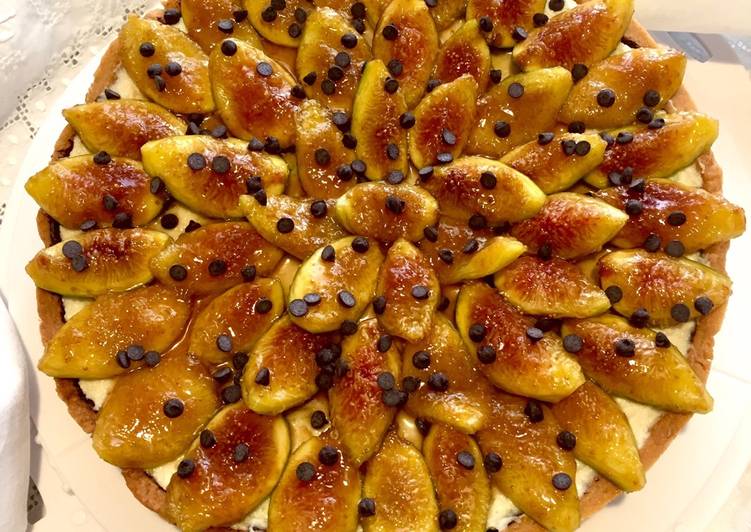 Crostata con crema di ricotta e fichi freschi caramellati al San Marzano
