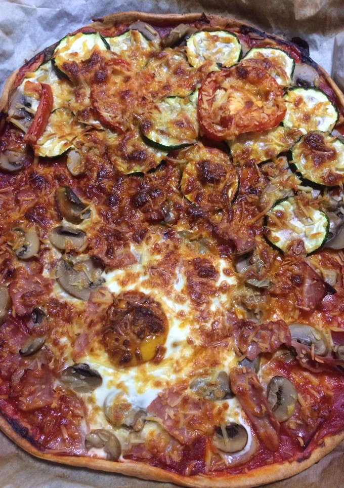 Una foto de Pizza mixta vegetal y bacon