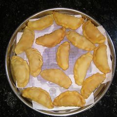 A picture of Gujiya.
