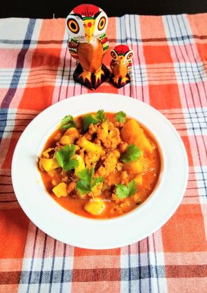 A picture of Cauliflower Curry.
