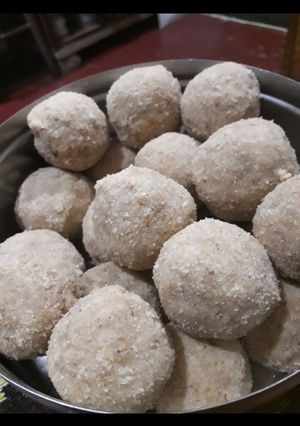 आटे के लड्डू (atte ke ladoo recipe in Hindi) रेसिपी मुख्य फोटो