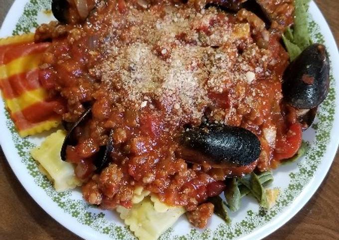 Spinach Fettuccine with Lobster Ravioli, Mussels, &amp; Meat Sauce