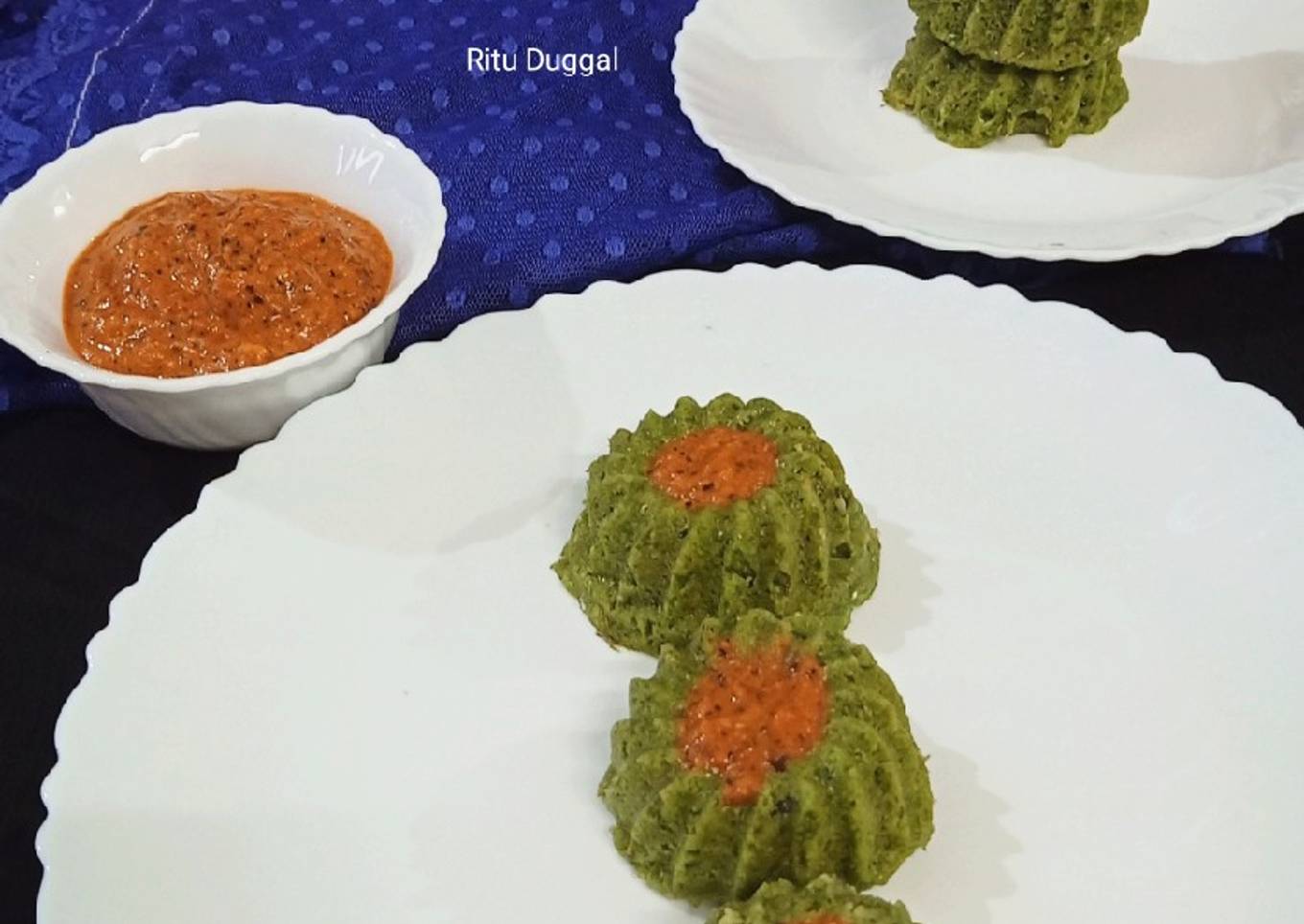 Oats & Spinach Idli and Tomato Chutney