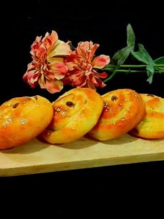 عکسی از دستور نان رول پنیر خامه ای و کشمش 😋😍