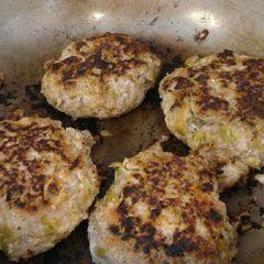 A picture of Pork & Leek Sausage Cakes.