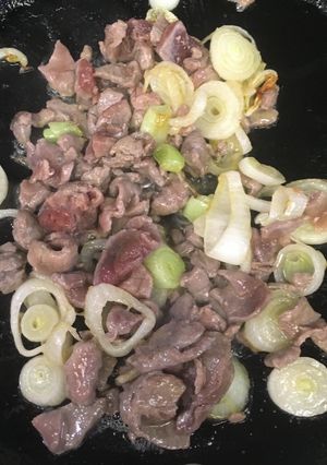 Una foto de Burritos de carne y cebolla