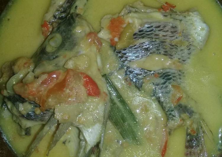 Resep Ikan mujair/nila santan kelapa pedas Lezat