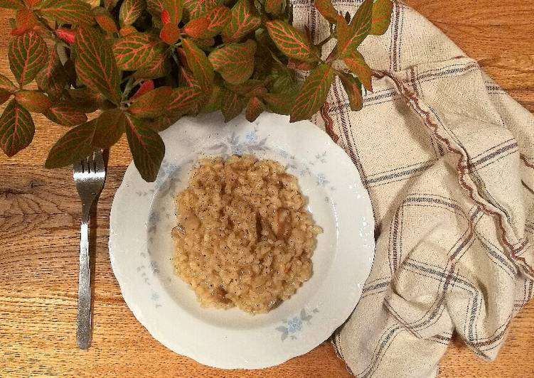 Risotto ai funghi porcini mantecato in salsa di noci (veg)