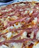 Pizza con salsa de tomate a la G