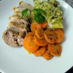 Foto principal de Solomillo de Cerdo con zanahorias y repollo glacé