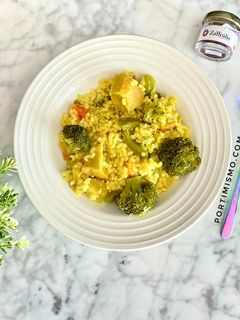 Una foto de Paella Vegana con proteína como la de la Abuela
