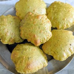 A picture of Spinach pooris.