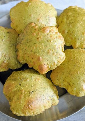 A picture of Spinach pooris.