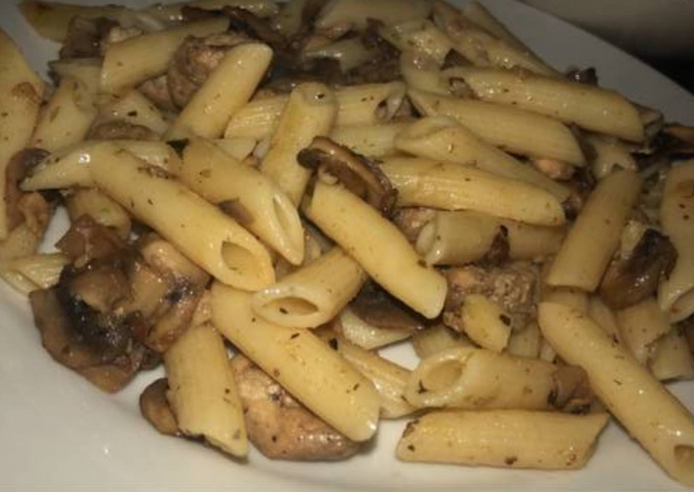 Macarrones con pechuga y champiñones