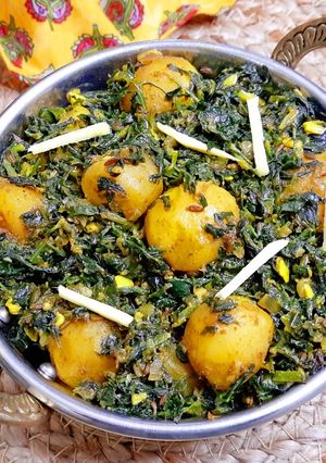 A picture of Lasooni Aloo Methi.