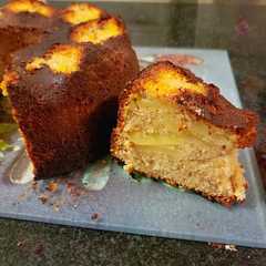 Una foto de Bundt cake integral de manzana