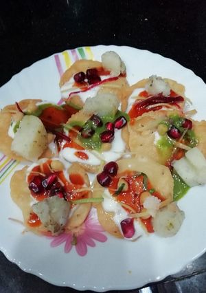 A picture of Papdi Chaat.