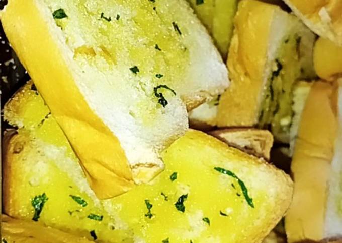 Langkah Mudah untuk Menyiapkan Garlic bread roti tawar yang Lezat