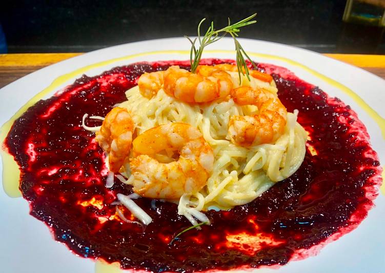 * 219-Spaghetti acompanhado por molho de amoras - Gozhowgos
