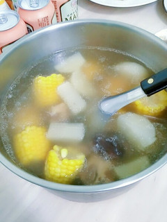 香菇玉米蘿蔔排骨湯 的食譜成品照片