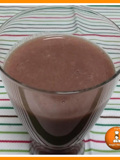 Una foto de Batido de plátano y uvas con semillas de lino
