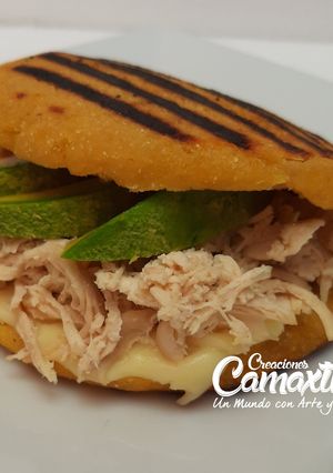 Una foto de Arepa de plátano maduro rellena