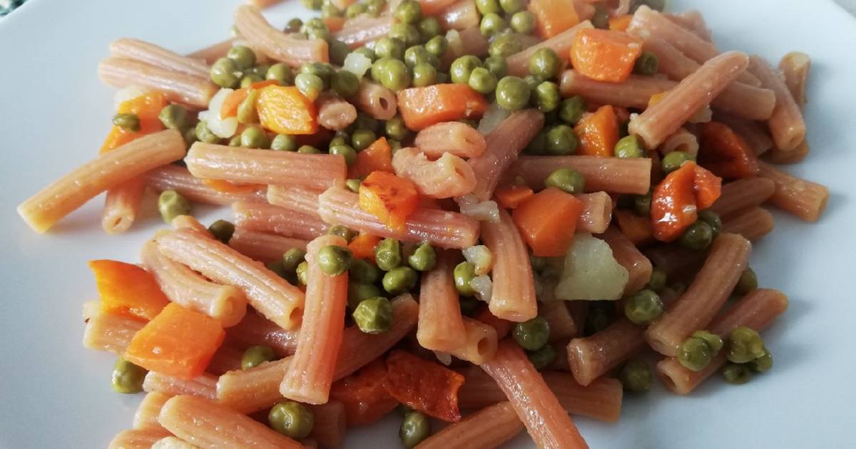 Ricetta Penne di lenticchie rosse con broccoli porro e prezzemolo