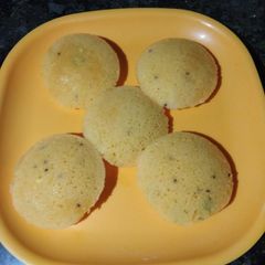 A picture of Suji veg idli.