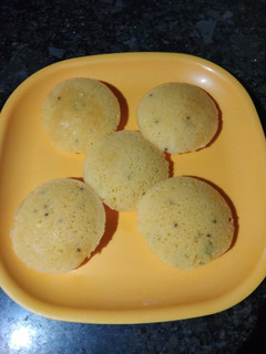 A picture of Suji veg idli.