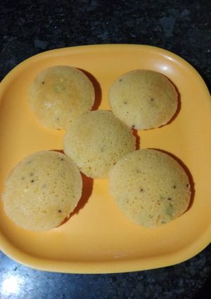 A picture of Suji veg idli.
