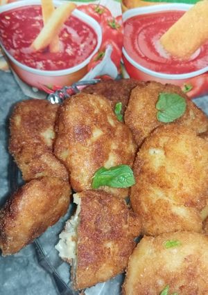 A picture of Macroni cheesy nuggets.
